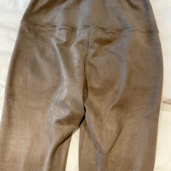 Aritzia Wilfred Free Daria pant in beige suede - Picture 2 of 8